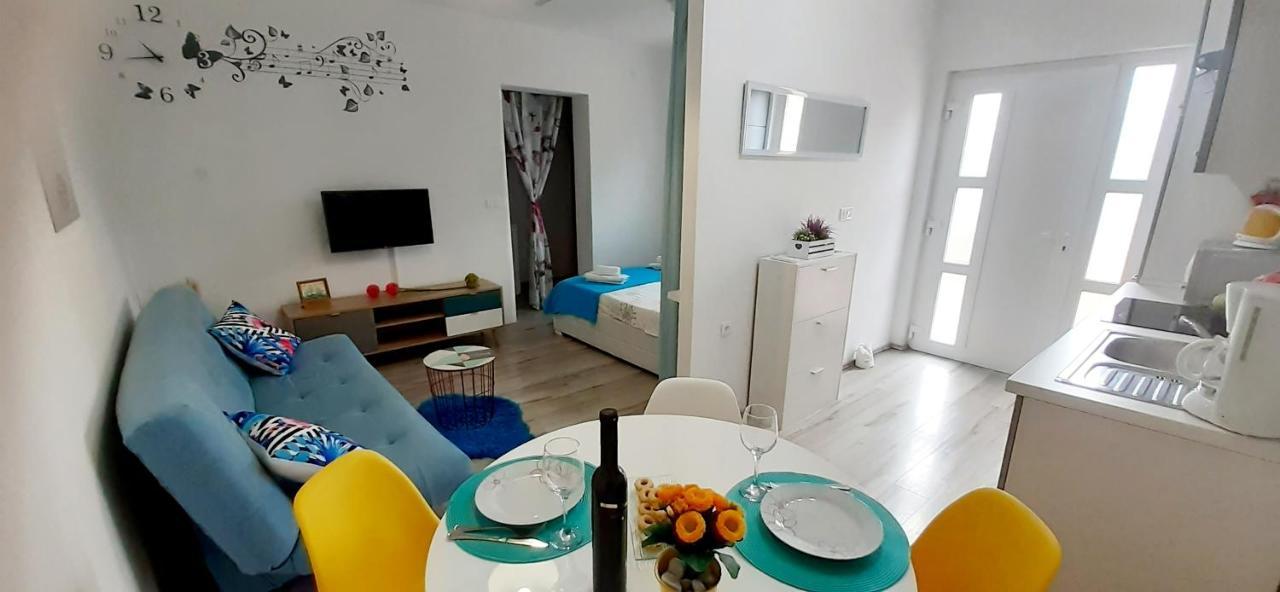 Lennida Studio Apartman With Free Parking Kavran Екстер'єр фото